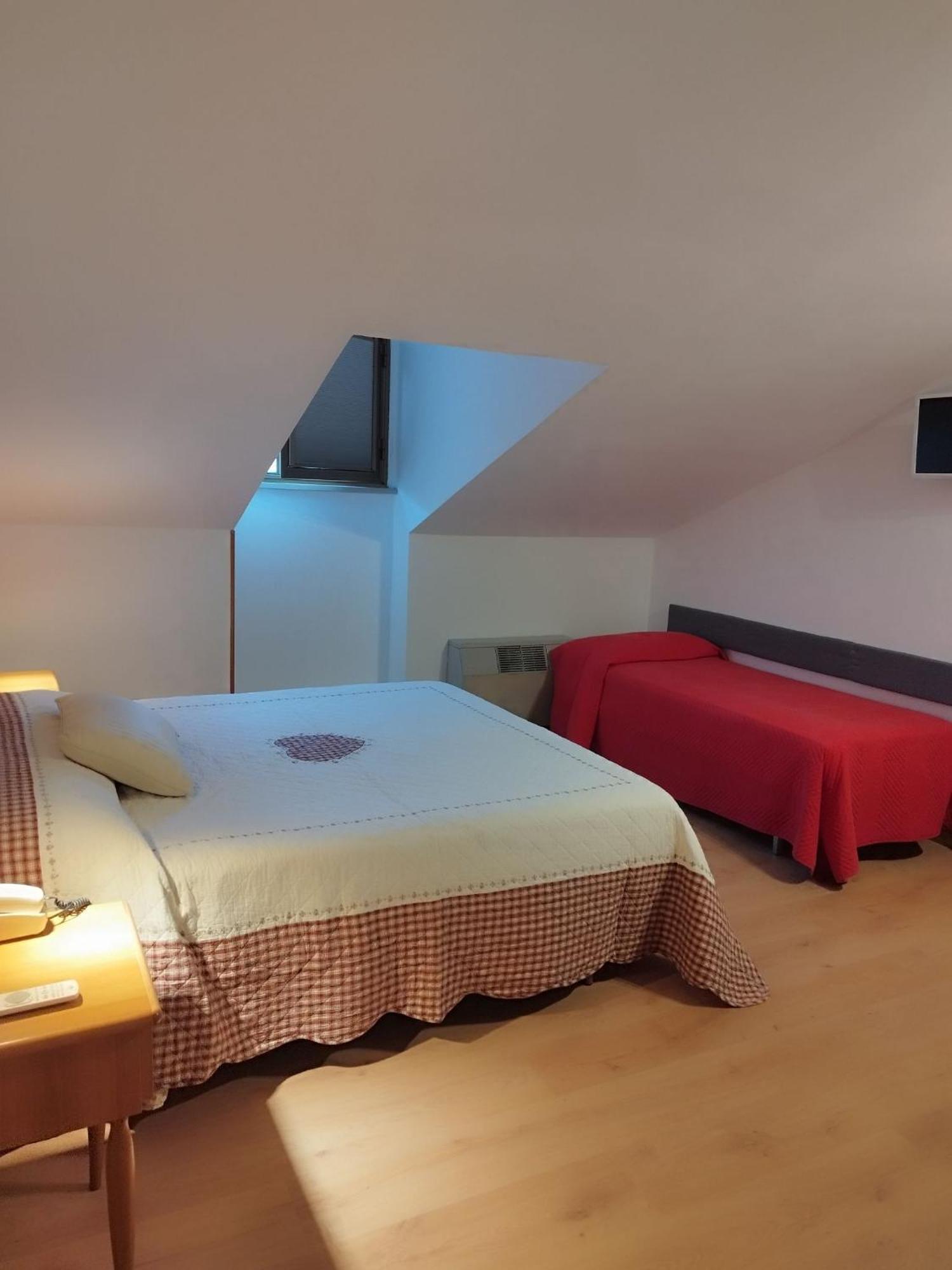 Hotel Pineta Ristorante Country House In Fabriano Campodonico  Exterior photo