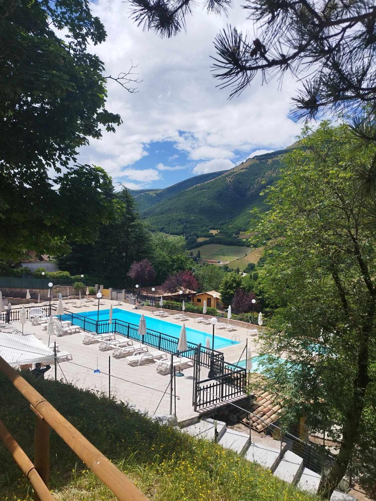 Hotel Pineta Ristorante Country House In Fabriano Campodonico  Exterior photo