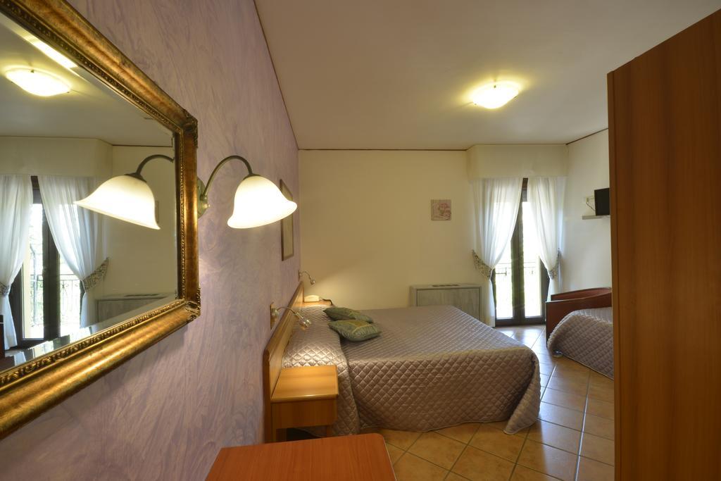 Hotel Pineta Ristorante Country House In Fabriano Campodonico  Exterior photo