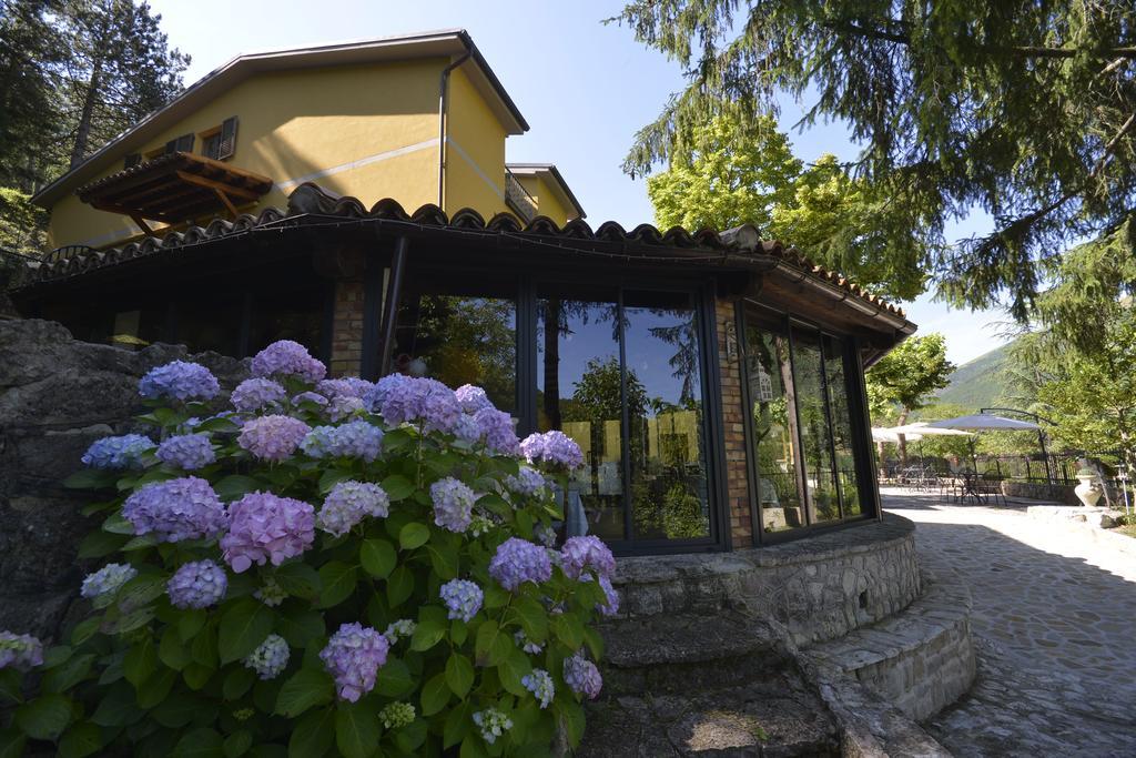 Hotel Pineta Ristorante Country House In Fabriano Campodonico  Exterior photo
